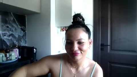 Ella online show from 06/25/26, 10:09