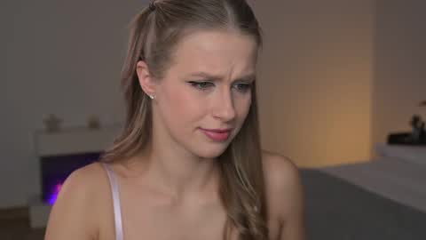 Ella online show from 02/01/26, 07:23