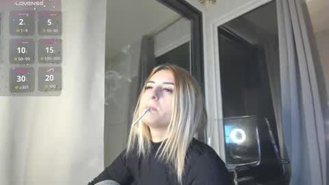 ella_vee online show from 11/13/25, 04:00