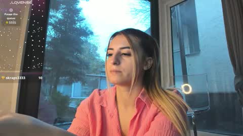 ella_vee online show from 11/20/25, 06:24