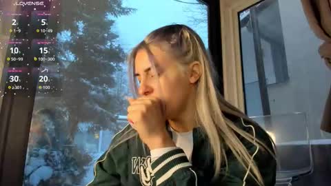 ella_vee online show from 02/02/26, 05:39