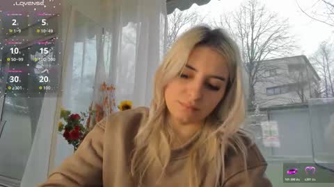 Snapshot of ella_vee chatting on 03/28/26, 06:13 ella_vee online show from 03/28/26, 06:13