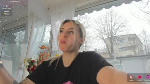 Snapshot of ella_vee chatting on 04/04/26, 04:55 ella_vee online show from 04/04/26, 04:55