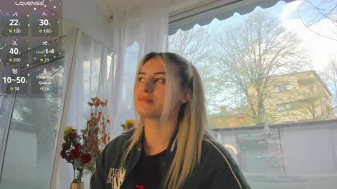 Snapshot of ella_vee chatting on 04/08/26, 05:29 ella_vee online show from 04/08/26, 05:29