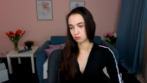 ellaasteele online show from 10/19/25, 08:53