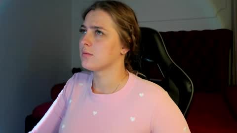 Snapshot of ellabells chatting on 03/31/26, 05:41 EllaBells online show from 03/31/26, 05:41