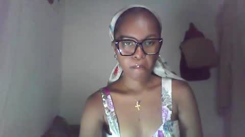 Snapshot of ellah245 chatting on 02/16/26, 01:18 ellah245 online show from 02/16/26, 01:18