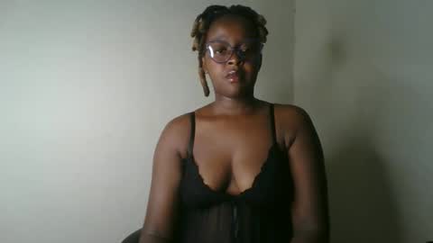 Snapshot of ellah_simone chatting on 05/04/26, 09:05 ellah-simone online show from 05/04/26, 09:05