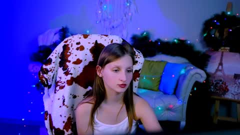 Snapshot of ellahorton chatting on 12/15/24, 01:11 Ella online show from 12/15/24, 01:11