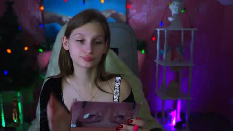 Snapshot of ellahorton chatting on 12/30/24, 06:53 Ella online show from 12/30/24, 06:53