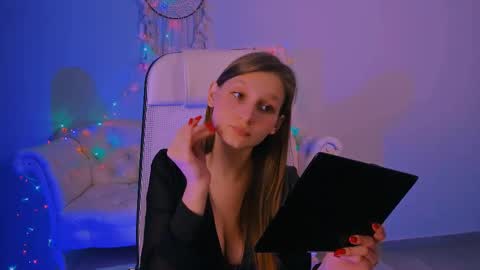 Snapshot of ellahorton chatting on 02/20/25, 12:36 Ella online show from 02/20/25, 12:36