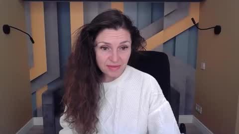 EllaLongs online show from 10/19/25, 11:33