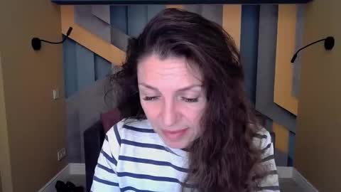 EllaLongs online show from 10/28/25, 12:30