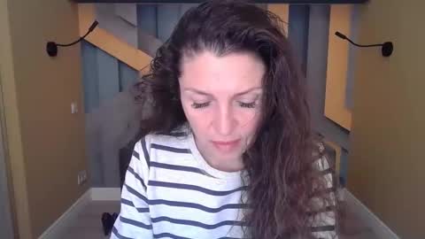 EllaLongs online show from 12/03/25, 12:25