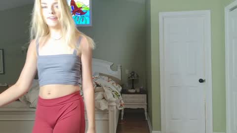 Snapshot of ellalowe chatting on 04/15/26, 07:58 ellalowe online show from 04/15/26, 07:58