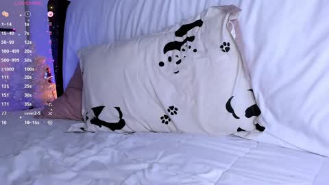 Snapshot of ellamilano chatting on 01/08/25, 10:06 Ella online show from 01/08/25, 10:06