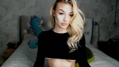 ellamilla online show from 04/16/26, 01:56