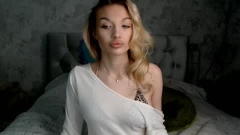 ellamilla online show from 06/05/26, 02:34