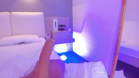 Ella online show from 01/24/25, 10:43