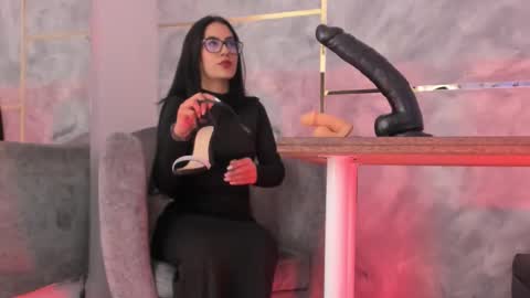  ella  online show from 11/08/25, 11:21