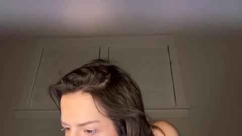 Snapshot of elle67 chatting on 10/17/25, 05:54 Elle67 online show from 10/17/25, 05:54