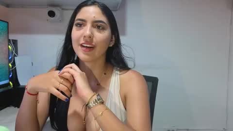 S O F I A   3 Try my private online show from 11/05/25, 01:27