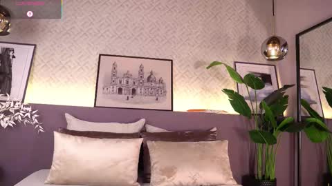 Elle Diane online show from 12/15/25, 12:15