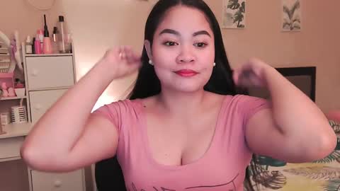 Snapshot of elleelle123 chatting on 12/10/24, 01:55 Ann online show from 12/10/24, 01:55