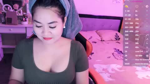 Snapshot of elleelle123 chatting on 09/29/25, 12:27 Ann online show from 09/29/25, 12:27