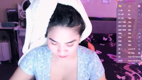 Snapshot of elleelle123 chatting on 11/12/25, 12:44 Ann online show from 11/12/25, 12:44