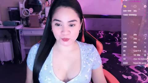 Snapshot of elleelle123 chatting on 11/13/25, 01:04 Ann online show from 11/13/25, 01:04