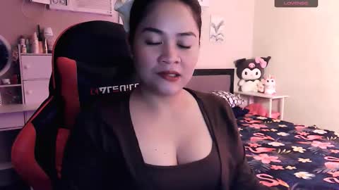 Snapshot of elleelle123 chatting on 02/03/26, 01:04 Ann online show from 02/03/26, 01:04