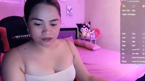 Snapshot of elleelle123 chatting on 04/14/26, 02:06 Ann online show from 04/14/26, 02:06