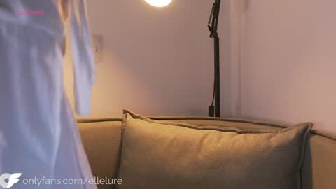 Snapshot of ellelure_ chatting on 07/17/26, 10:36 Linda Restrepo online show from 07/17/26, 10:36