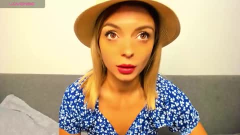 Snapshot of ellen_flow chatting on 10/25/25, 09:42 ellen_flow online show from 10/25/25, 09:42