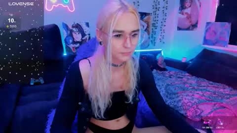 Ellie online show from 10/20/25, 01:11