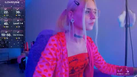 Snapshot of elli_26 chatting on 01/13/26, 01:49 Ellie online show from 01/13/26, 01:49