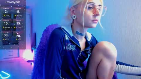 Snapshot of elli_26 chatting on 07/08/26, 02:43 Ellie online show from 07/08/26, 02:43