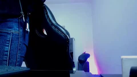  Ellie   online show from 10/04/25, 01:20