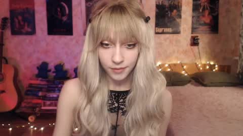 ellie_friendly online show from 01/27/25, 11:33