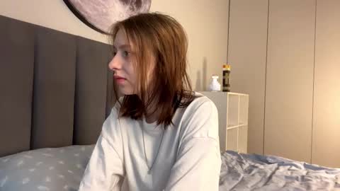 Snapshot of ellie_hollow chatting on 09/18/25, 06:59 Ellie online show from 09/18/25, 06:59