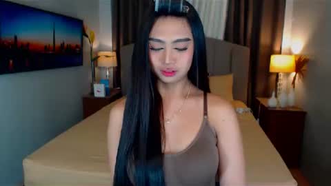 Snapshot of elliecummers chatting on 01/19/25, 06:10 ellie online show from 01/19/25, 06:10