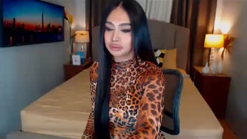 Snapshot of elliecummers chatting on 01/25/25, 04:24 ellie online show from 01/25/25, 04:24