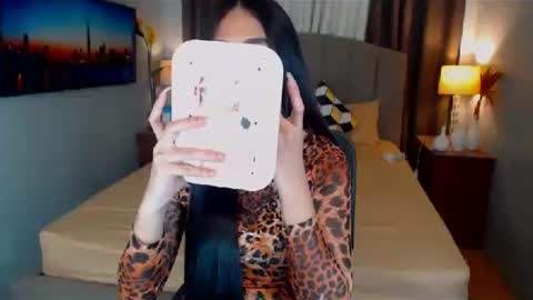 Snapshot of elliecummers chatting on 01/27/25, 09:33 ellie online show from 01/27/25, 09:33