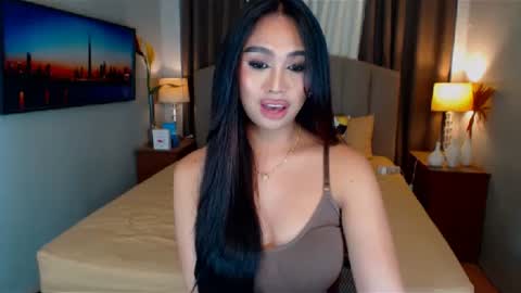 Snapshot of elliecummers chatting on 02/06/25, 01:49 ellie online show from 02/06/25, 01:49