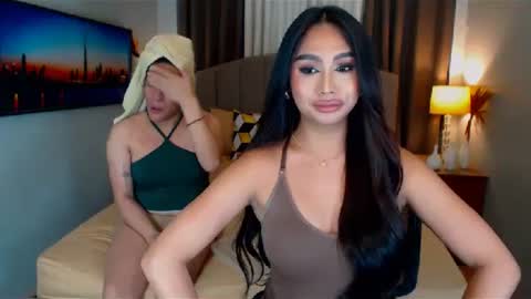 Snapshot of elliecummers chatting on 02/06/25, 04:53 ellie online show from 02/06/25, 04:53