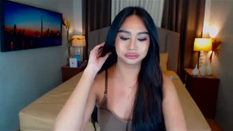 Snapshot of elliecummers chatting on 02/08/25, 09:25 ellie online show from 02/08/25, 09:25