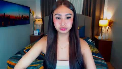 Snapshot of elliecummers chatting on 02/24/25, 07:09 ellie online show from 02/24/25, 07:09