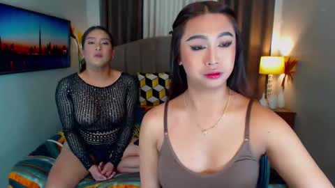 Snapshot of elliecummers chatting on 03/08/25, 02:34 ellie online show from 03/08/25, 02:34