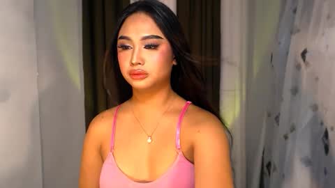 Snapshot of elliecummers chatting on 11/14/25, 03:00 ellie online show from 11/14/25, 03:00